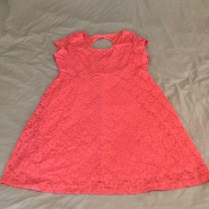 Beautiful coral lined maternity dress. Worn once to my baby shower. VGUC to EUC.